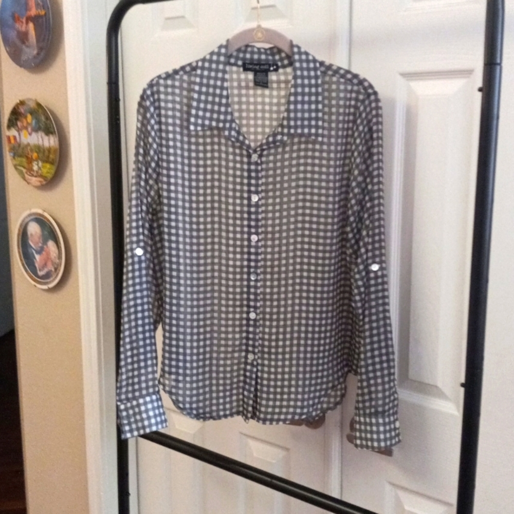 Gray and white checked blouse. Sleeves can be worn up when buttoned.